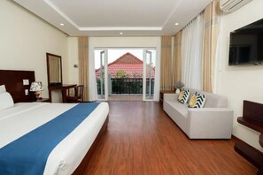 Desk, free WiFi - Bounce Beach Hotel & Tien Sa Resort  (Da Nang)