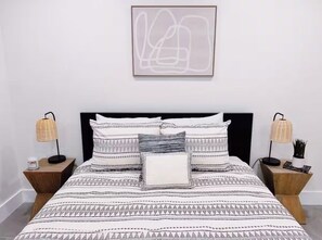 1 habitación, tabla de planchar con plancha, wifi y ropa de cama