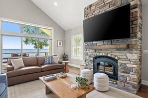 Smart TV, fireplace, table football, ping pong