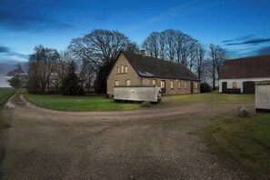 Exterior - Countryside property with great fishing options (Holbæk)