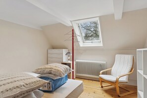 5 bedrooms, free WiFi - Countryside property with great fishing options (Holbæk)