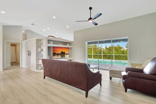 Pristine 3-bedroom house with Heated Pool, WiFi and AC in lovely Marco Island