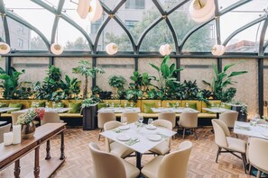 Free daily full breakfast  - Shanghai Blackstone M Hotel (Shanghai)