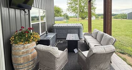 Relax Enjoy Country Living with Hot Tub