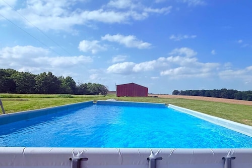 Relax Enjoy Country Living-Hot Tub & Seasonal Pool