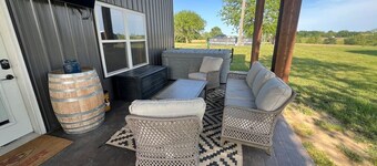Relax Enjoy Country Living-Hot Tub & Seasonal Pool