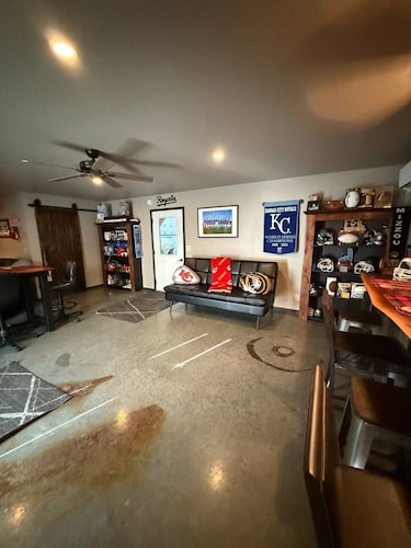 Relax Enjoy Country Living-Hot Tub & Seasonal Pool