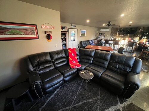 Relax Enjoy Country Living-Hot Tub & Seasonal Pool