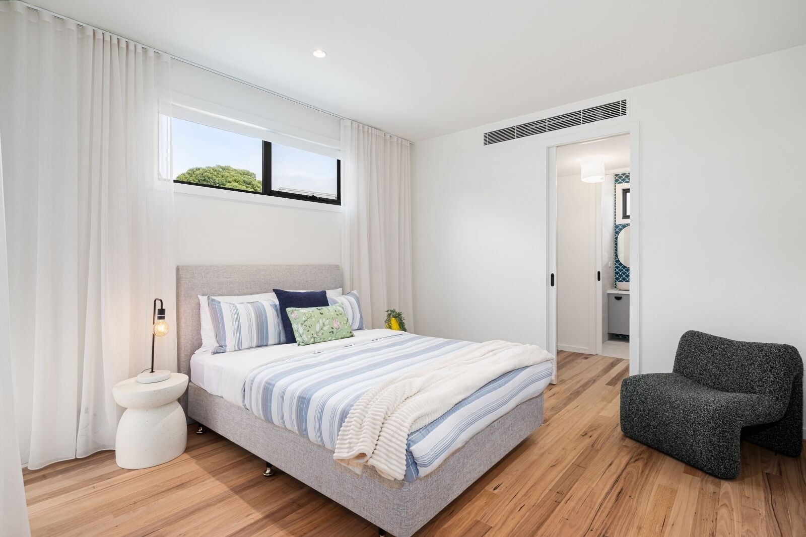 3 bedrooms, desk, iron/ironing board, WiFi