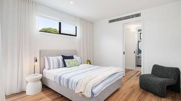 3 bedrooms, desk, iron/ironing board, WiFi