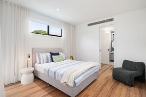 3 Schlafzimmer, Schreibtisch, Bügeleisen/Bügelbrett, WLAN