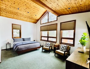 5 bedrooms, desk, iron/ironing board, travel cot