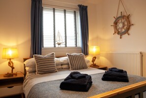 3 habitaciones, tabla de planchar con plancha, internet y ropa de cama 