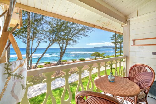 Islander on The Beach 329 the Sunrise Hale | Oceanfront Studio with AC