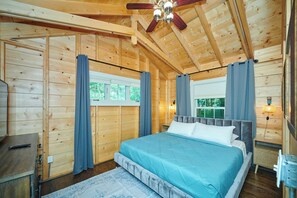 3 bedrooms, free WiFi, bed sheets - Dollybrook 2: Community pool(CLOSED FOR SEASON), close to wineries, large groups welcome (Fennville)