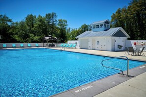 A heated pool - Dollybrook 2: Community pool(CLOSED FOR SEASON), close to wineries, large groups welcome (Fennville)
