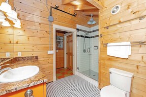 Shower, towels - Dollybrook 7: Amber Glow | Pool (Fennville)