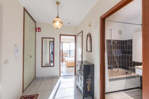 Apartment | 1 bedroom, iron/ironing board - Flat With Frontal sea Views and Parking (Middelkerke)