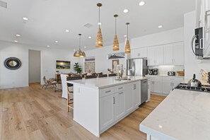 Kühlschrank, Mikrowelle, Geschirrspüler