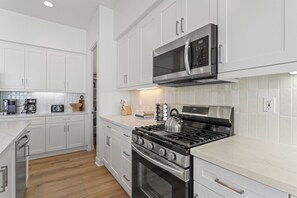 Kühlschrank, Mikrowelle, Geschirrspüler