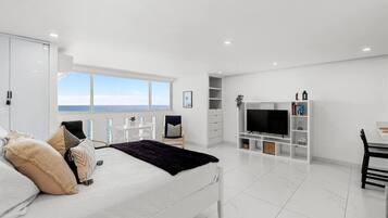 1 bedroom, desk, iron/ironing board, WiFi