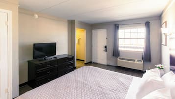 Basic Room, 1 King Bed | Desk, free WiFi