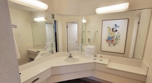 Basic Room, 1 Katil Raja (King) | Meja, Wi-fi percuma