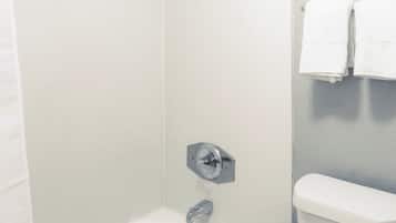 Combined shower/tub, towels, soap, shampoo