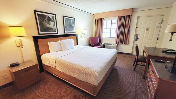 Basic Room, 1 King Bed | Desk, free WiFi - Home Suites Culebra (San Antonio)