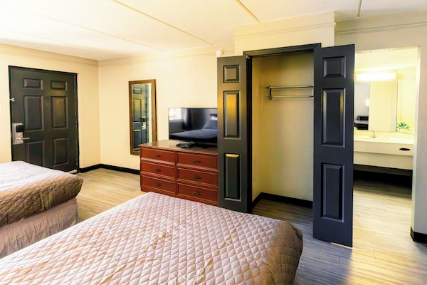Basic Room, 2 Double Beds