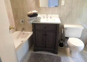 タオル、石鹸、トイレットペーパー