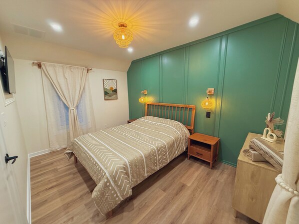 2 bedrooms, iron/ironing board, WiFi, bed sheets