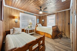 7 bedrooms, iron/ironing board, free WiFi, bed sheets