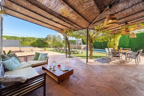 屋外ダイニングエリア