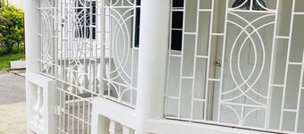 Aristo Oasis, come and unwind in paradise. Santa Cruz Jamaica. 5 mins to Town