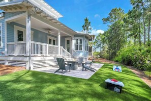 Outdoor dining - Saffron Sands (Seagrove Beach)