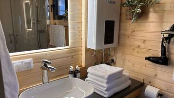 Dusche, Haartrockner, HandtĂŒcher