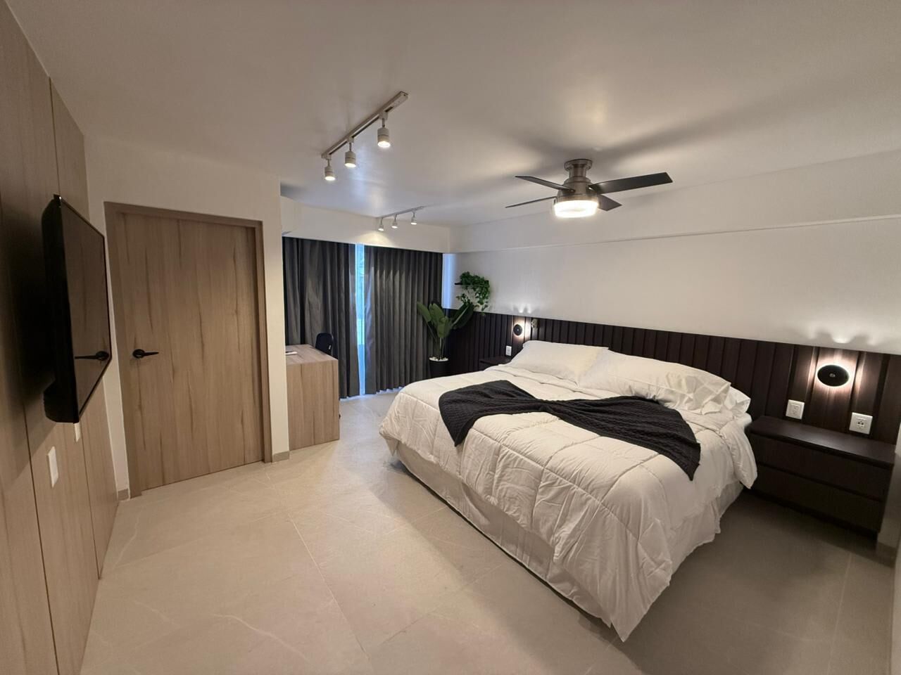 1 bedroom, desk, iron/ironing board, WiFi
