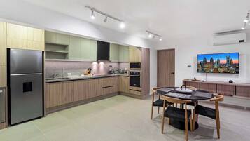Coffee/tea maker, fridge, microwave, oven