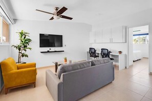 2 slaapkamers, een bureau, een strijkplank/strijkijzer, wifi