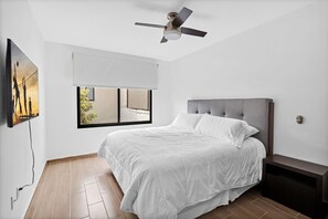 2 Schlafzimmer, Schreibtisch, Bügeleisen/Bügelbrett, WLAN