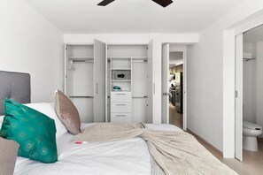 1 soverom, skrivebord, strykejern/-brett og wi-fi