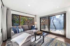 TV - Relaxing Getaway Overlooking Schwan Lagoon (Santa Cruz)