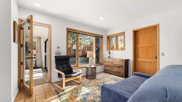 2 habitaciones, tabla de planchar con plancha, wifi y ropa de cama