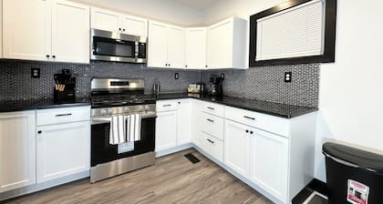 Fully Renovated Modern 4-Bedroom, 3-Bath Home Close to Downtown Cleveland
