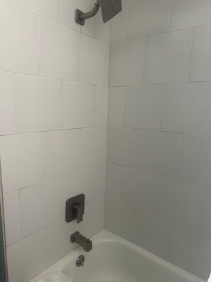 Hair dryer, towels, soap, toilet paper - Charming 2-bedroom in serene Capitol Heights near Washington DC (Capitol Heights)