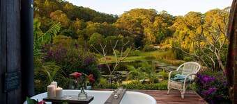 Romantic Cabin w/ outdoor bath 10 Mins to Bruns