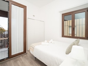 2 chambres, fer et planche à repasser, Wi-Fi, draps fournis