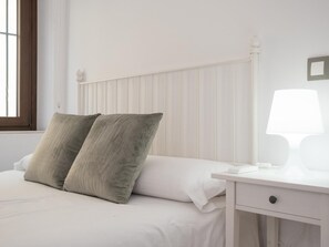 2 quartos, ferros/tábuas de passar roupa, Wi-Fi, roupa de cama