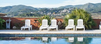 Country House 'Ca La Munda-Can Cruset' with Mountain View, Private Pool and Wi-Fi